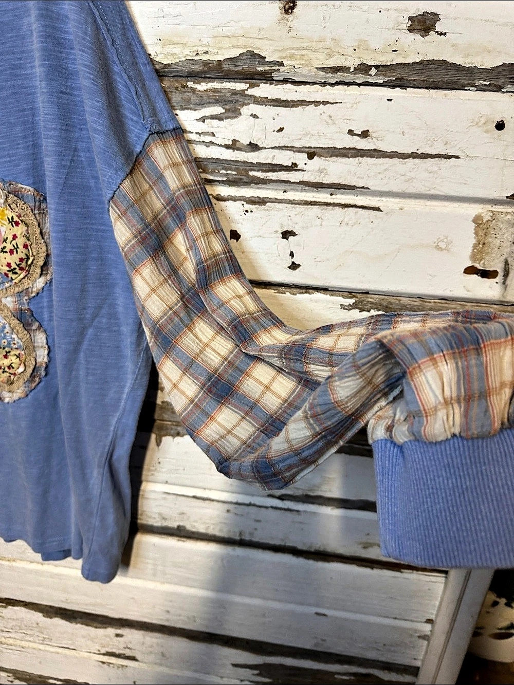 Easel Flower Patch Front Terry Knit Pullover Blue & Brown Medium ((025 - Picture 6 of 8
